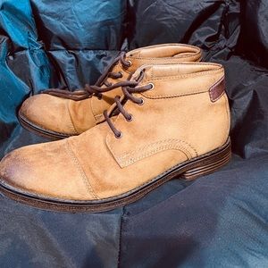 CLARKS MEN’S SUEDE LEATHER BOOTS